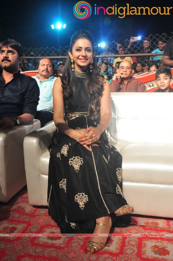 Rakul Preet Singh At Sarrainodu Blockbuster Function Actress hd photo