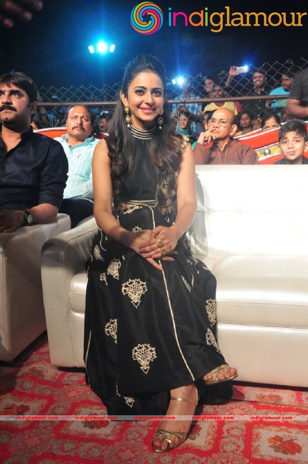 Rakul Preet Singh At Sarrainodu Blockbuster Function Actress hd photo