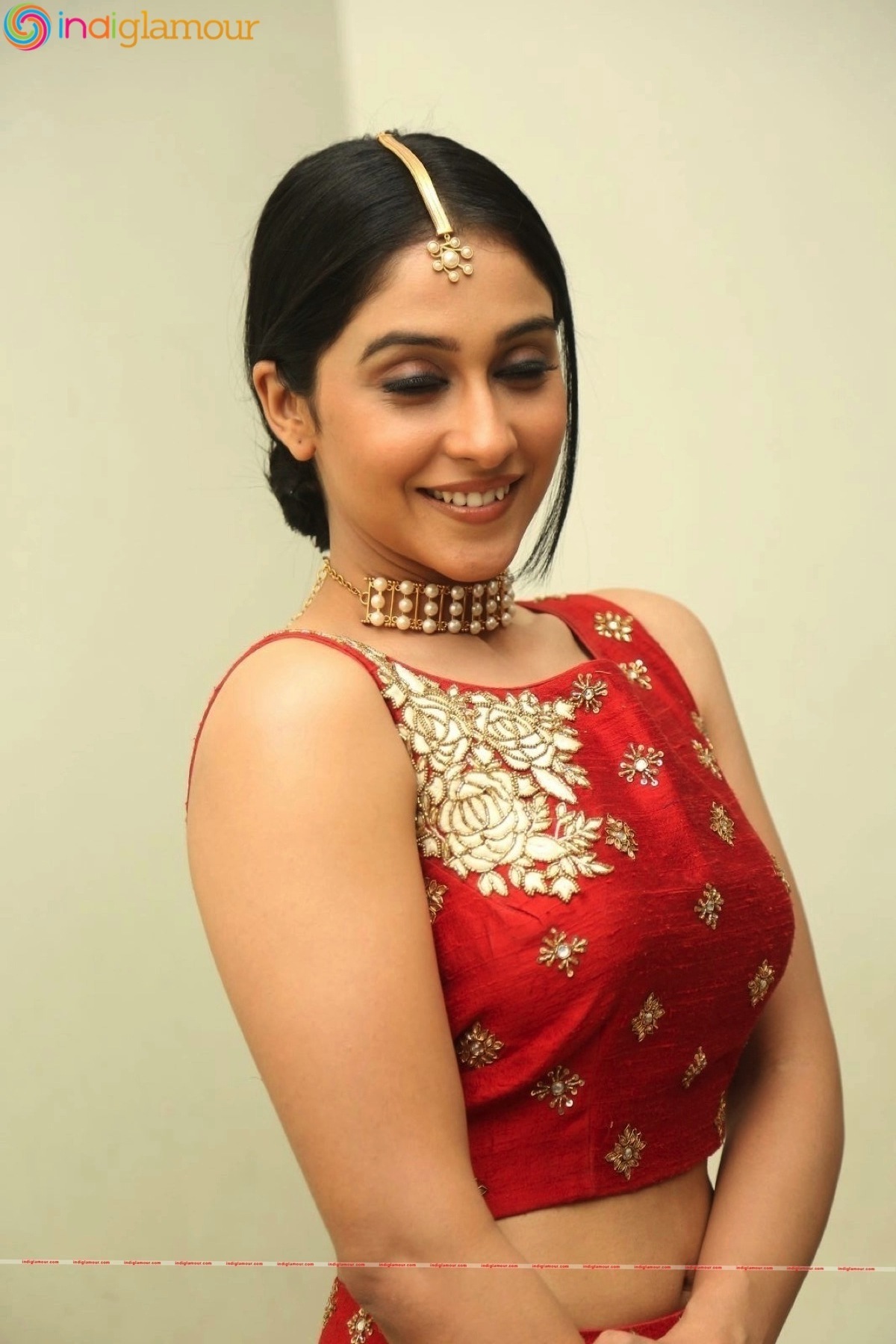 Regina Cassandra Actress hd photo