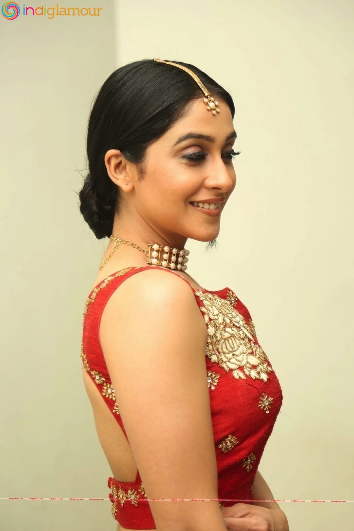 Regina Cassandra Actress hd photo