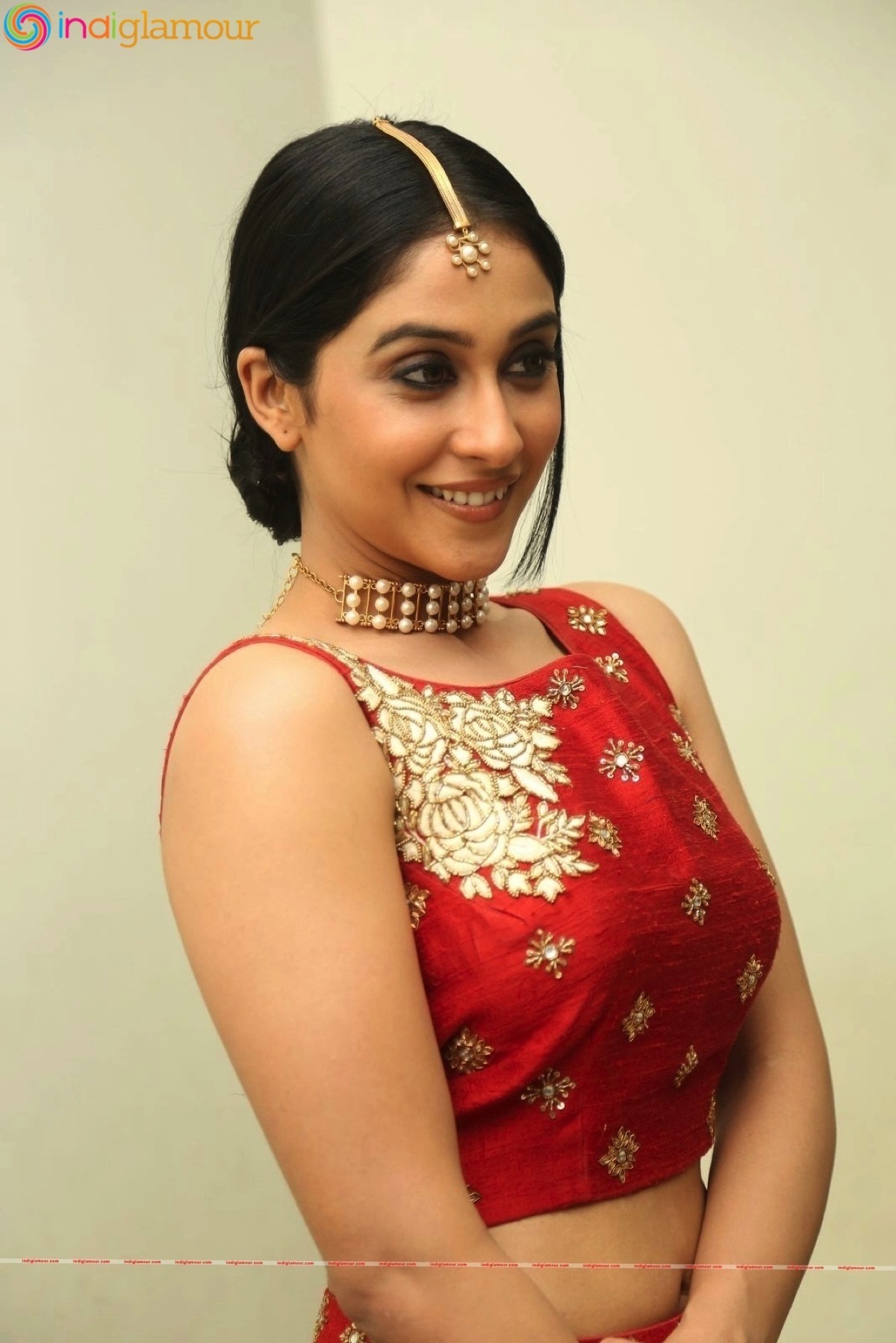 Regina Cassandra Actress hd photo