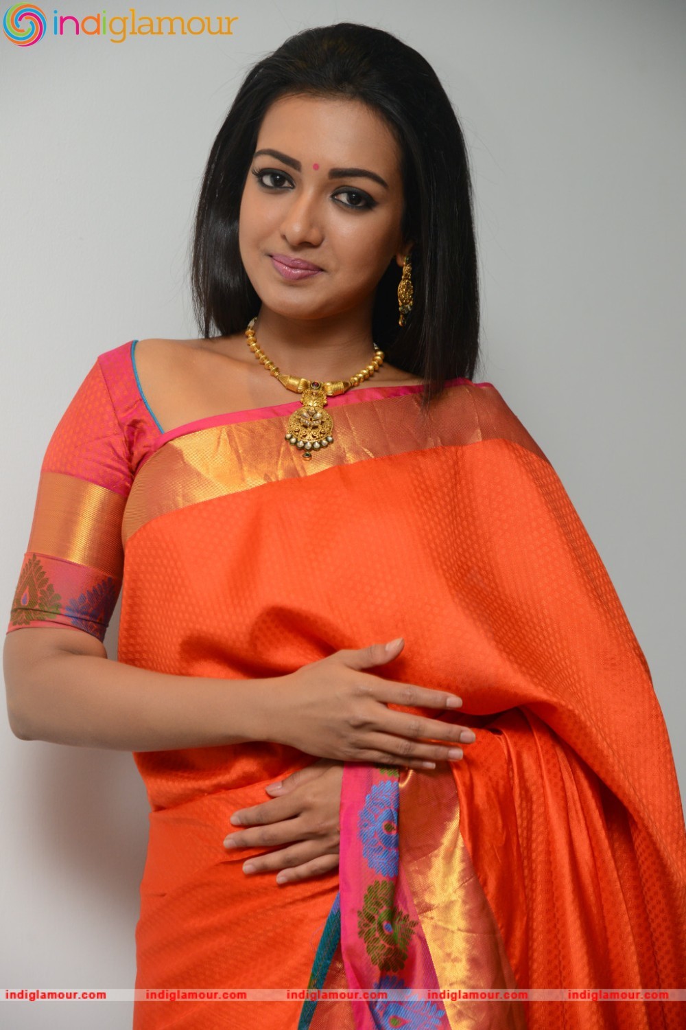 Catherine Tresa Actress hd photo