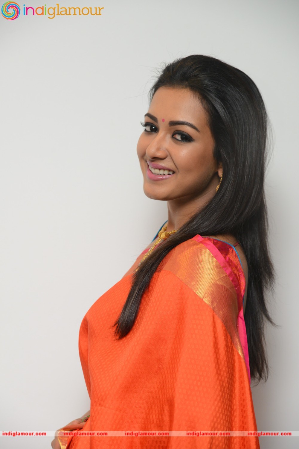 Catherine Tresa Actress hd photo