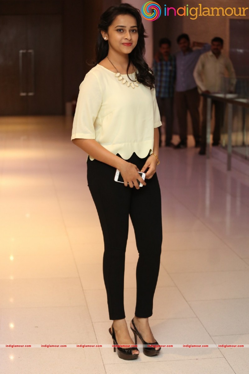 Sri Divya Photos Actress hd photo