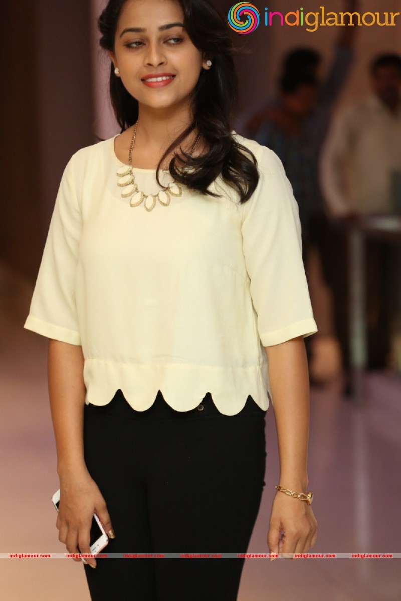 Sri Divya Photos Actress hd photo