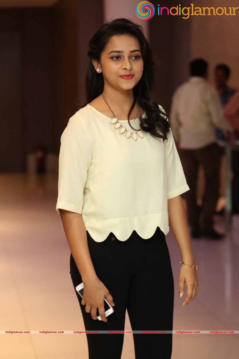 Sri Divya Photos Actress hd photo