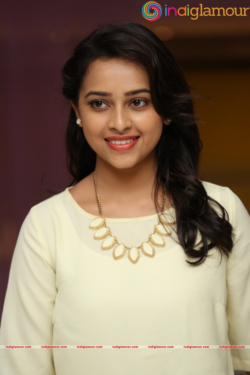Sri Divya Photos Actress hd photo