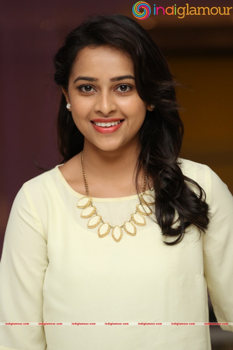Sri Divya Photos Actress hd photo