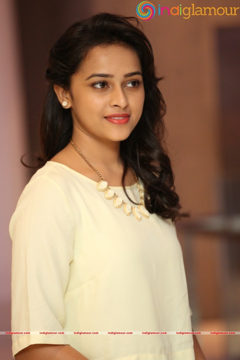 Sri Divya Photos Actress hd photo