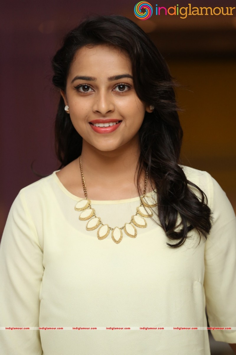 Sri Divya Photos Actress hd photo