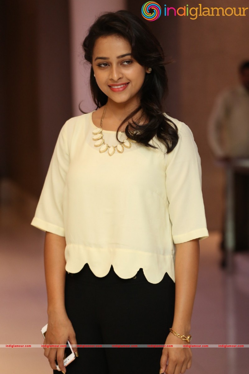 Sri Divya Photos Actress hd photo