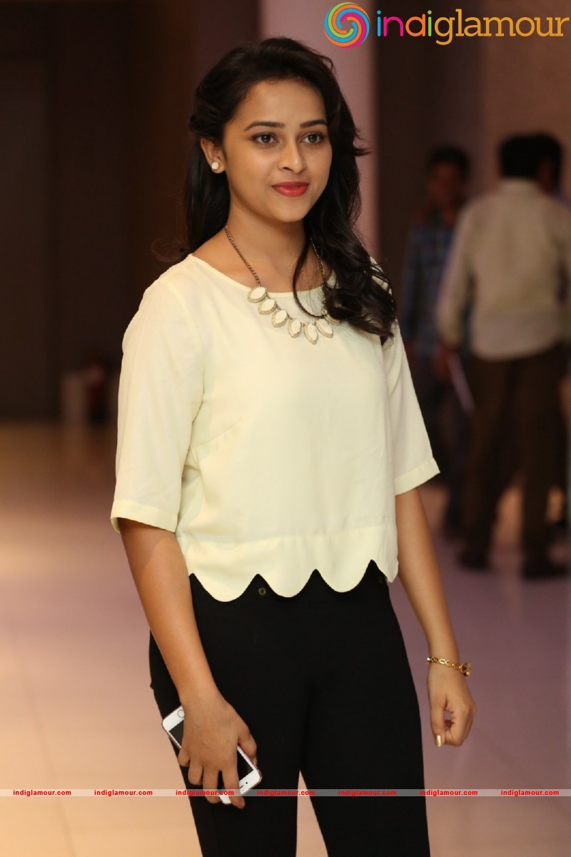 Sri Divya Photos Actress hd photo