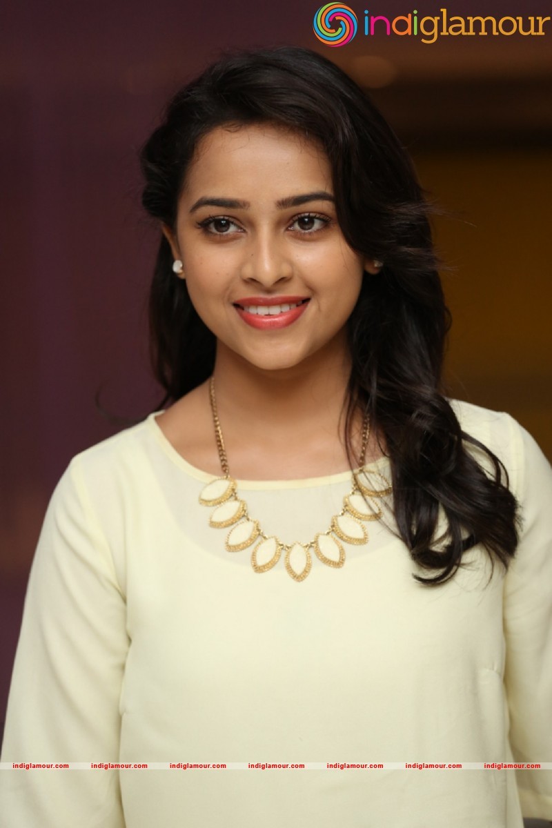 Sri Divya Photos Actress hd photo