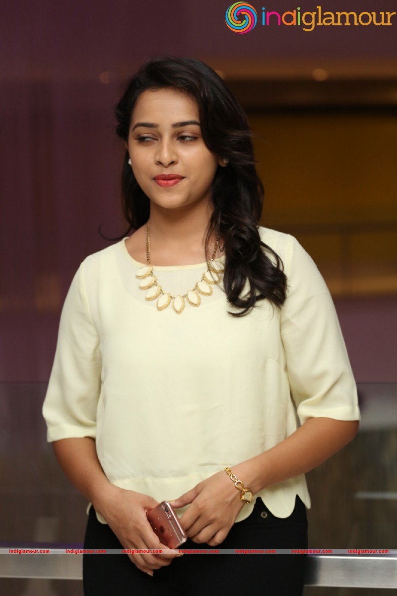 Sri Divya Photos Actress hd photo