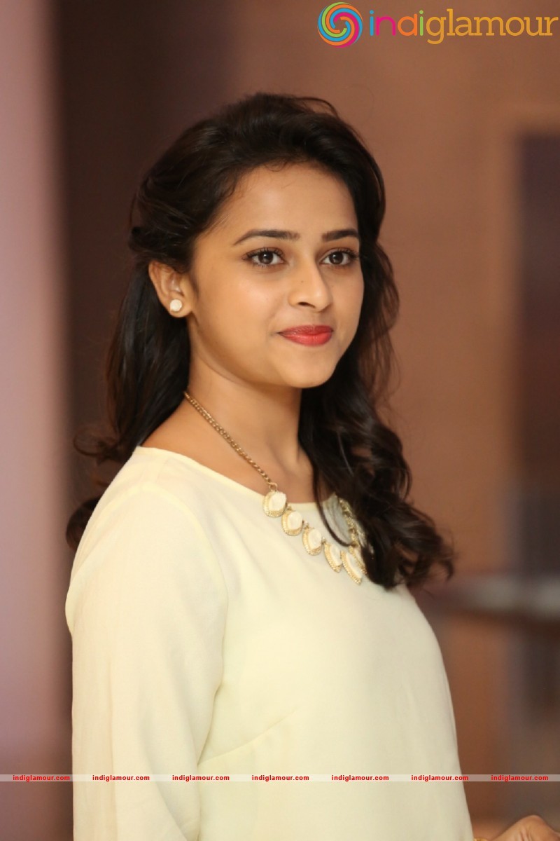 Sri Divya Photos Actress hd photo