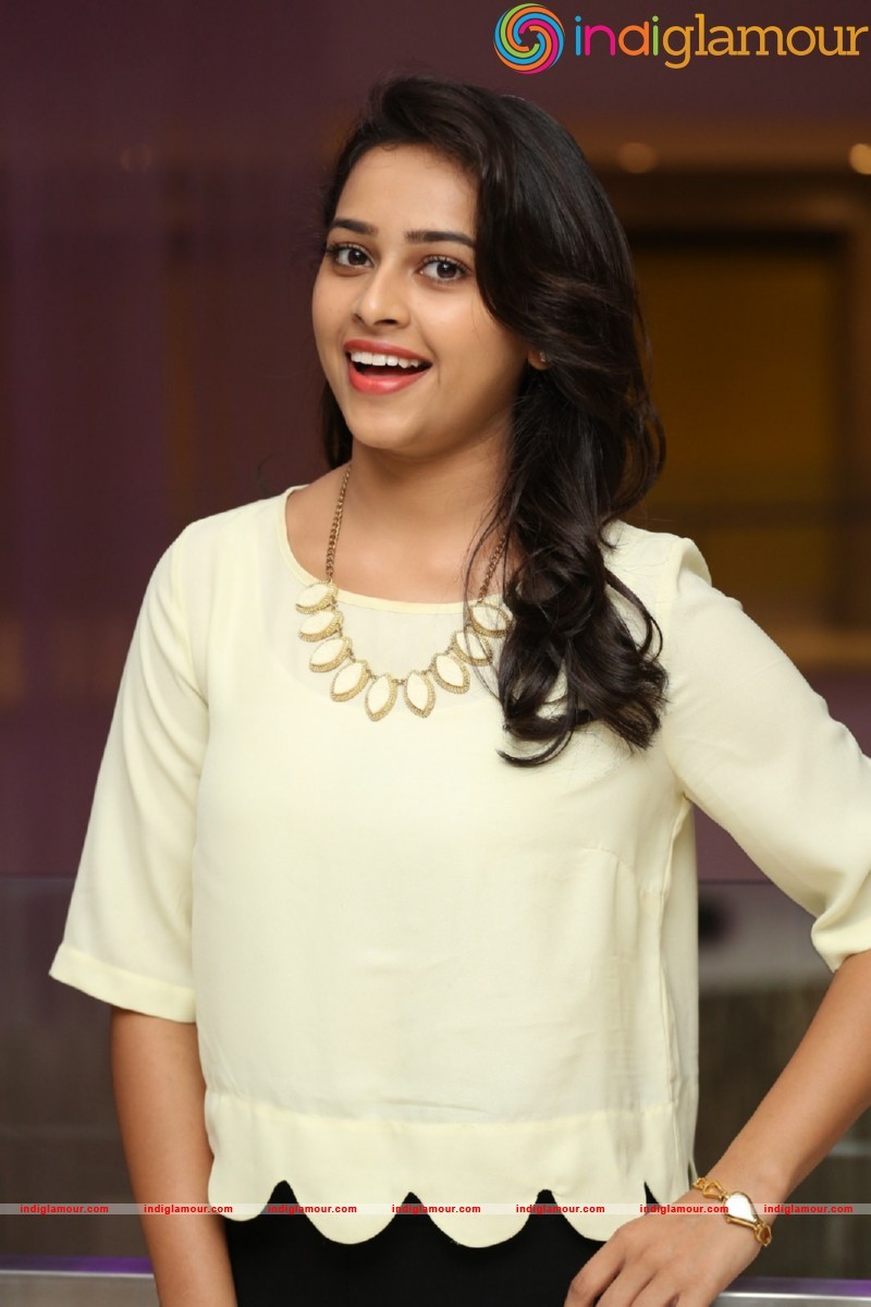 Sri Divya Photos Actress hd photo