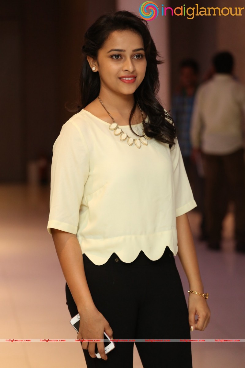 Sri Divya Photos Actress hd photo
