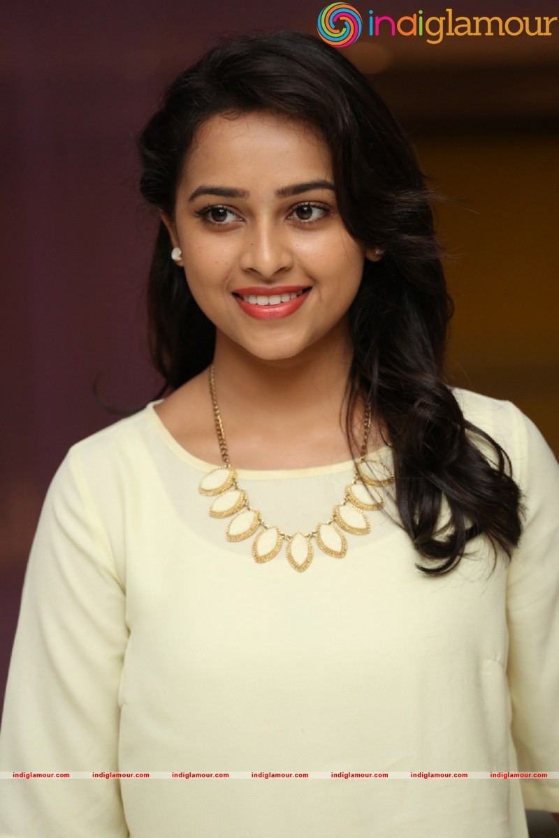 Sri Divya Photos Actress hd photo