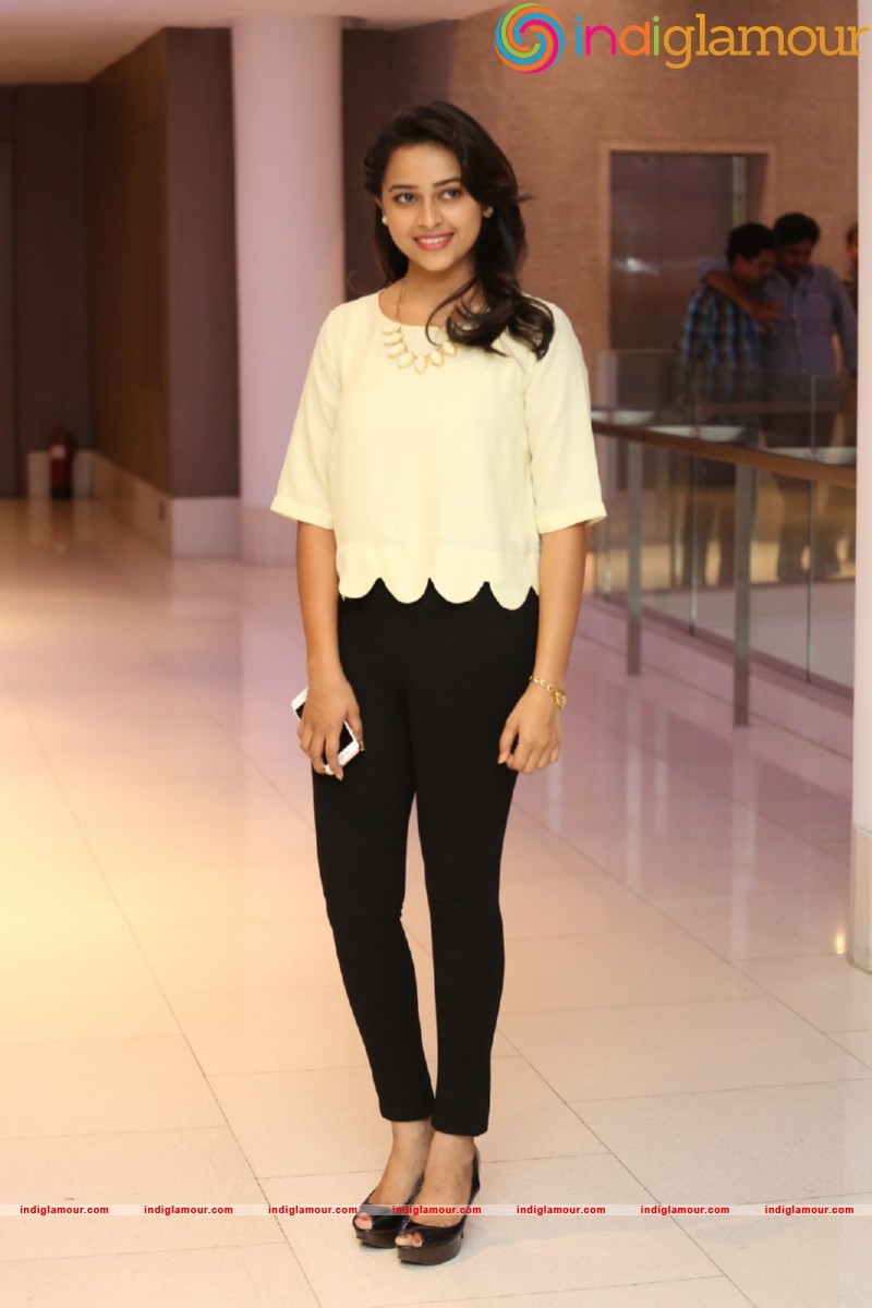 Sri Divya Photos Actress hd photo