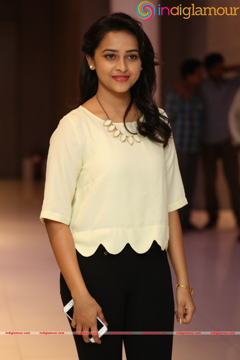 Sri Divya Photos Actress hd photo