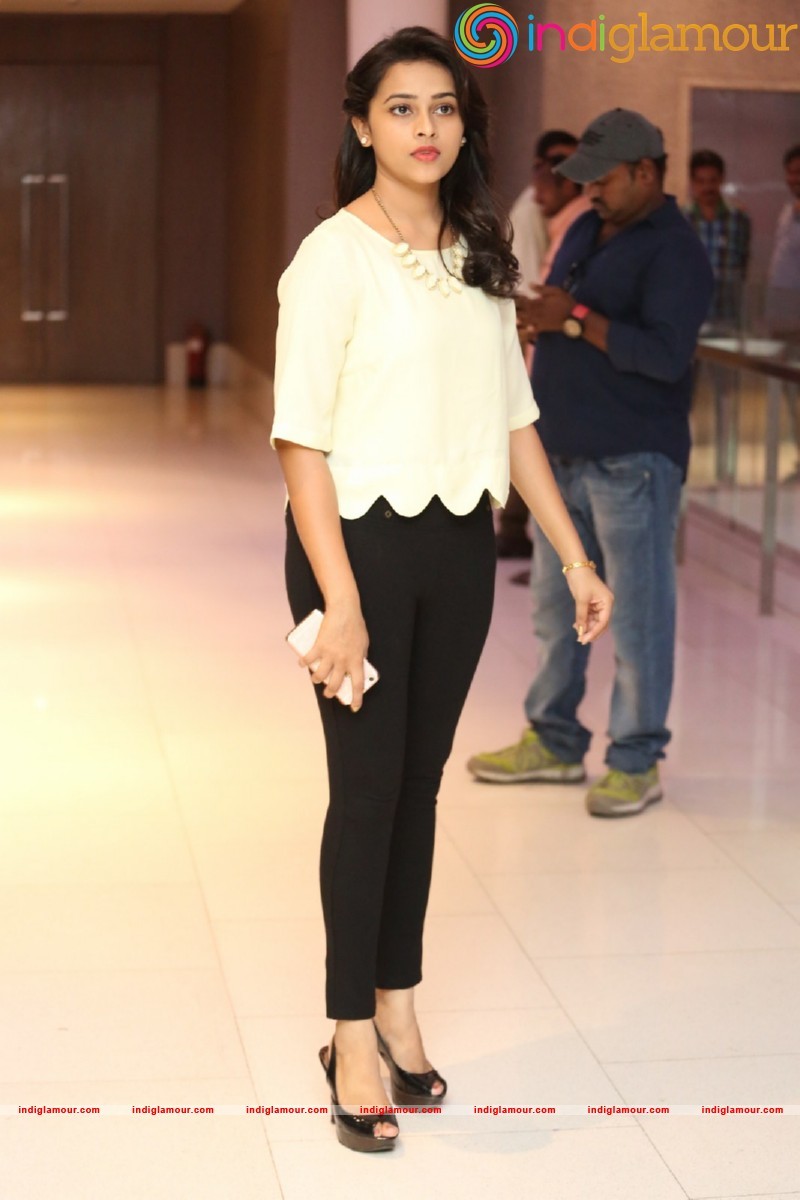 Sri Divya Photos Actress hd photo