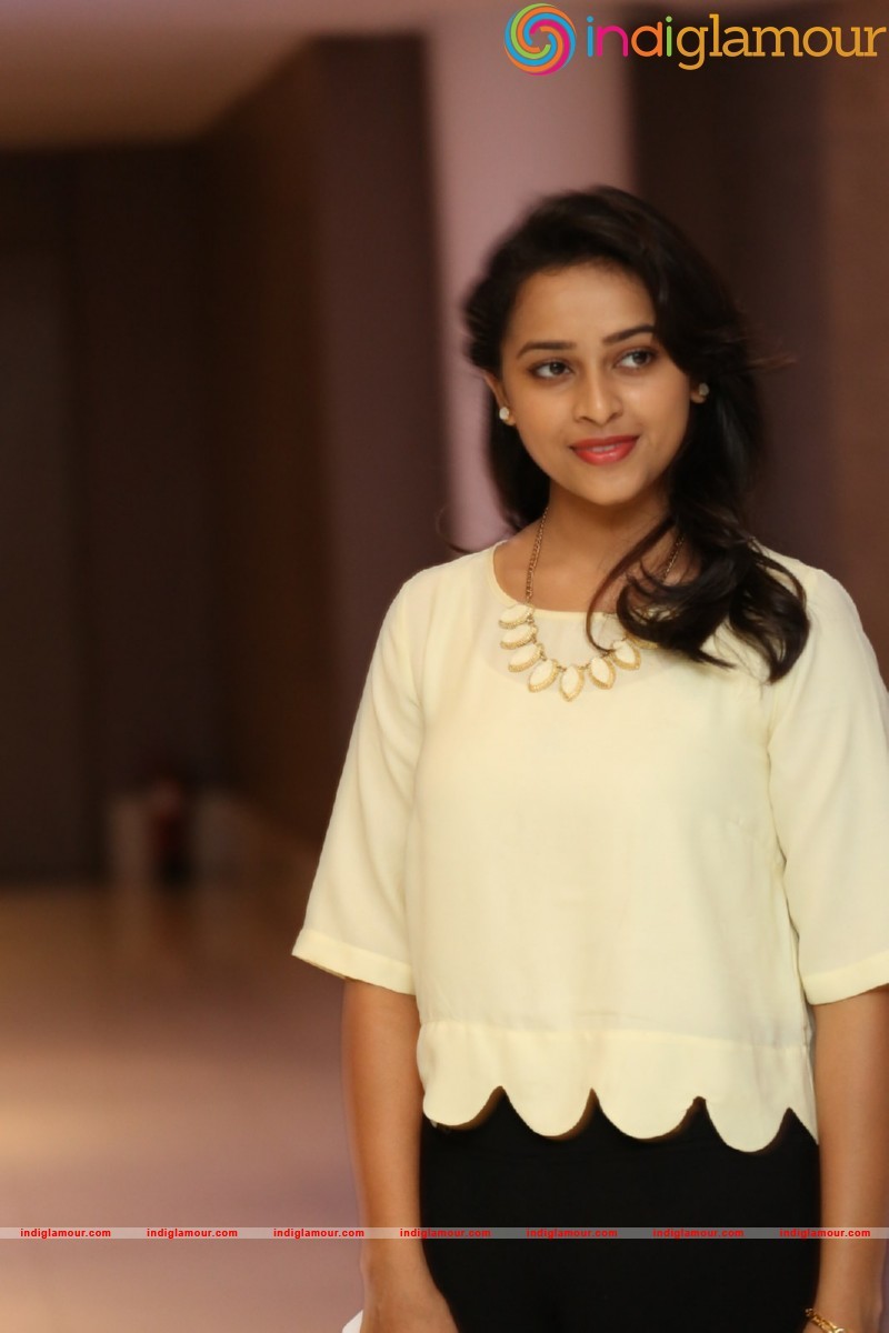 Sri Divya Photos Actress hd photo