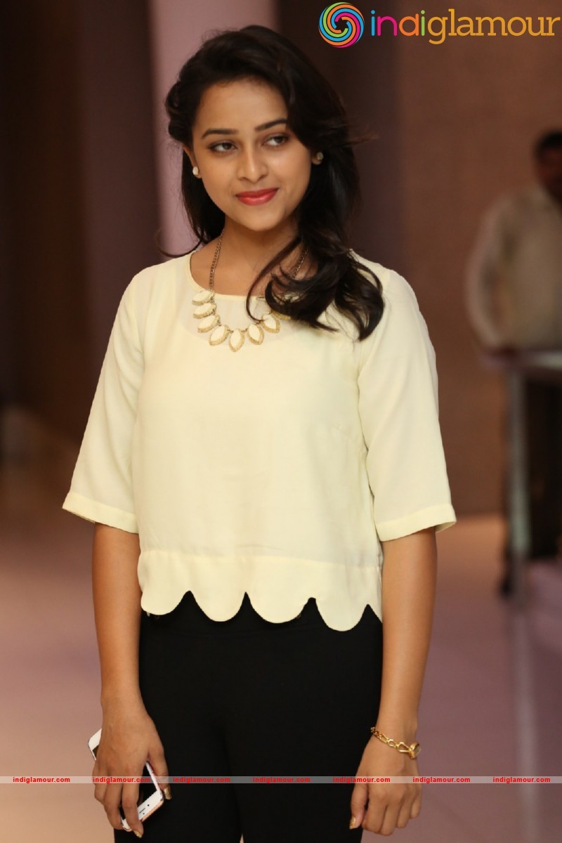 Sri Divya Photos Actress hd photo