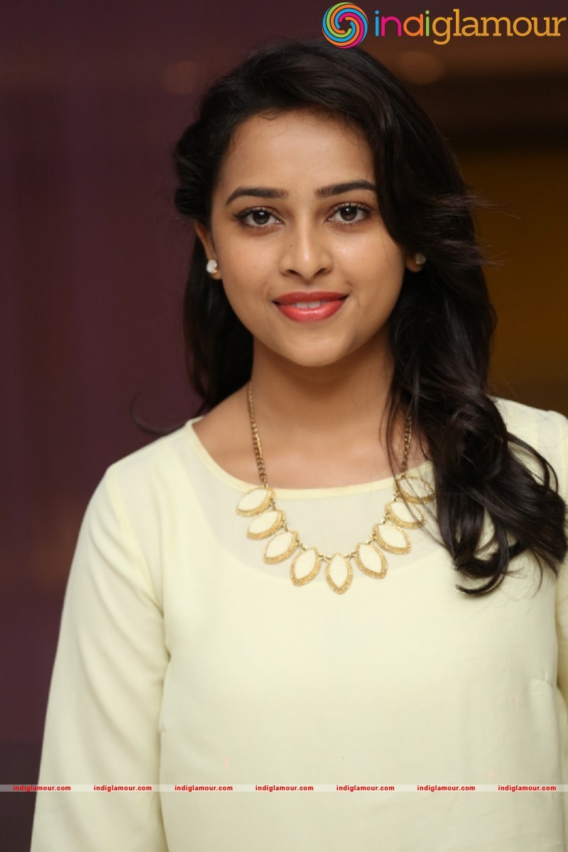 Sri Divya Photos Actress hd photo