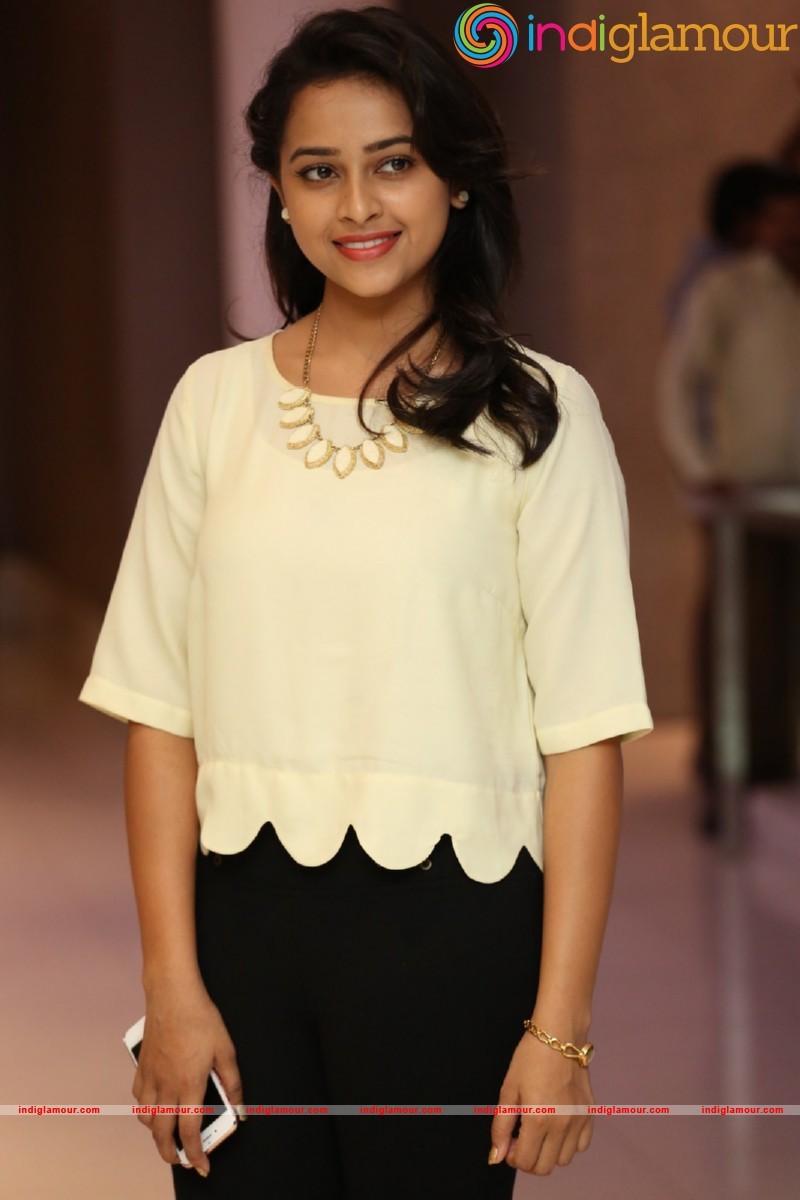 Sri Divya Photos Actress hd photo
