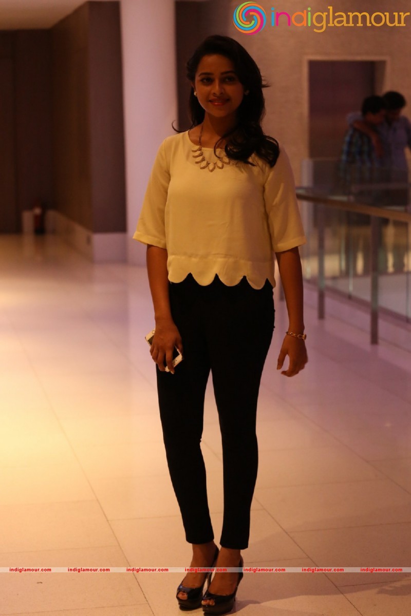 Sri Divya Photos Actress hd photo