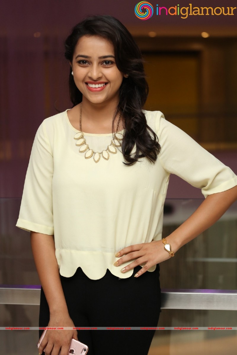 Sri Divya Photos Actress hd photo