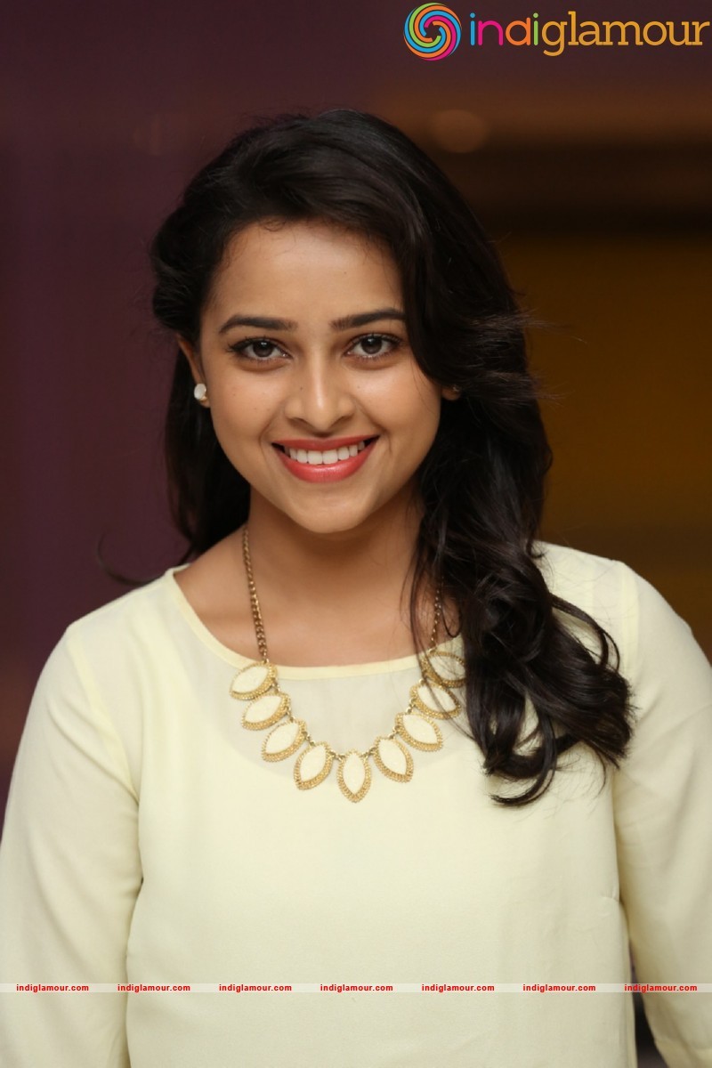 Sri Divya Photos Actress hd photo