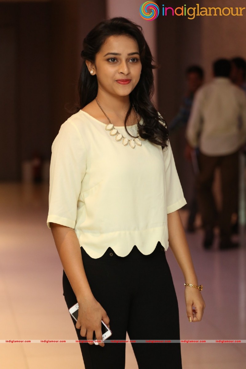 Sri Divya Photos Actress hd photo