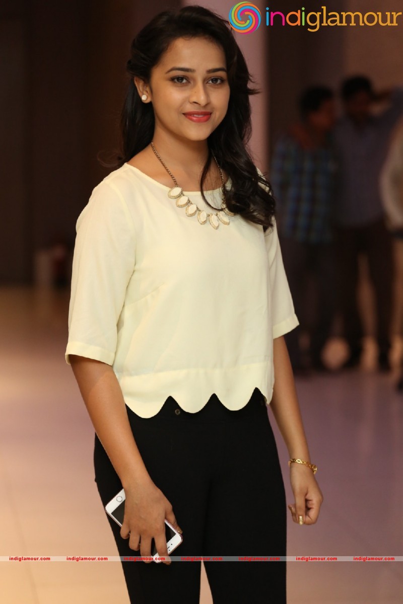 Sri Divya Photos Actress hd photo