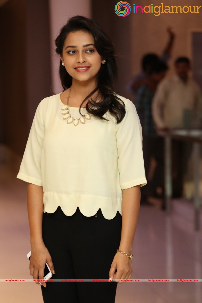 Sri Divya Photos Actress hd photo