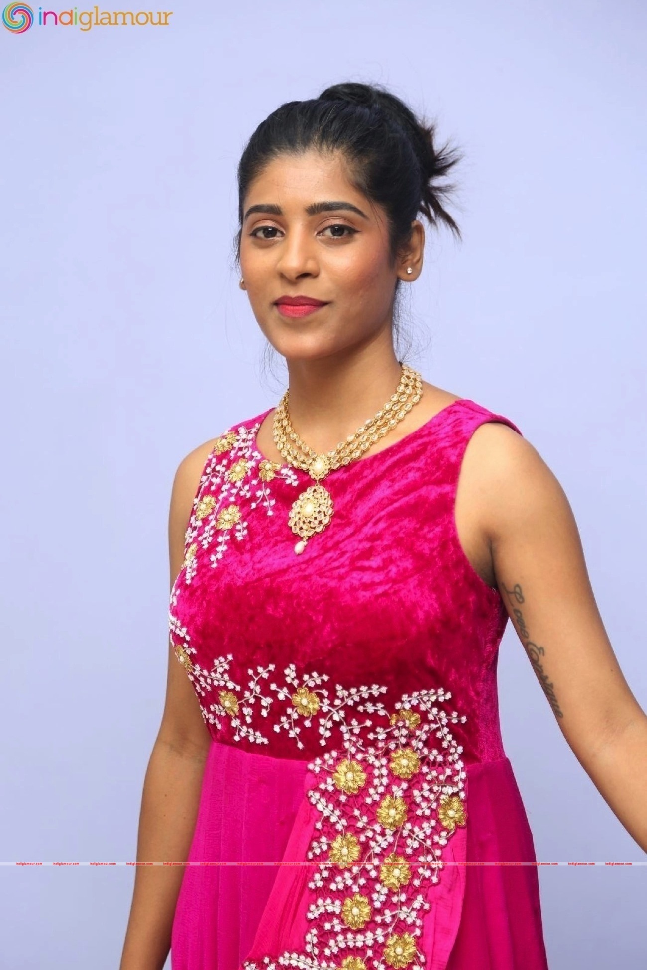 Gayathri Actress hd photo