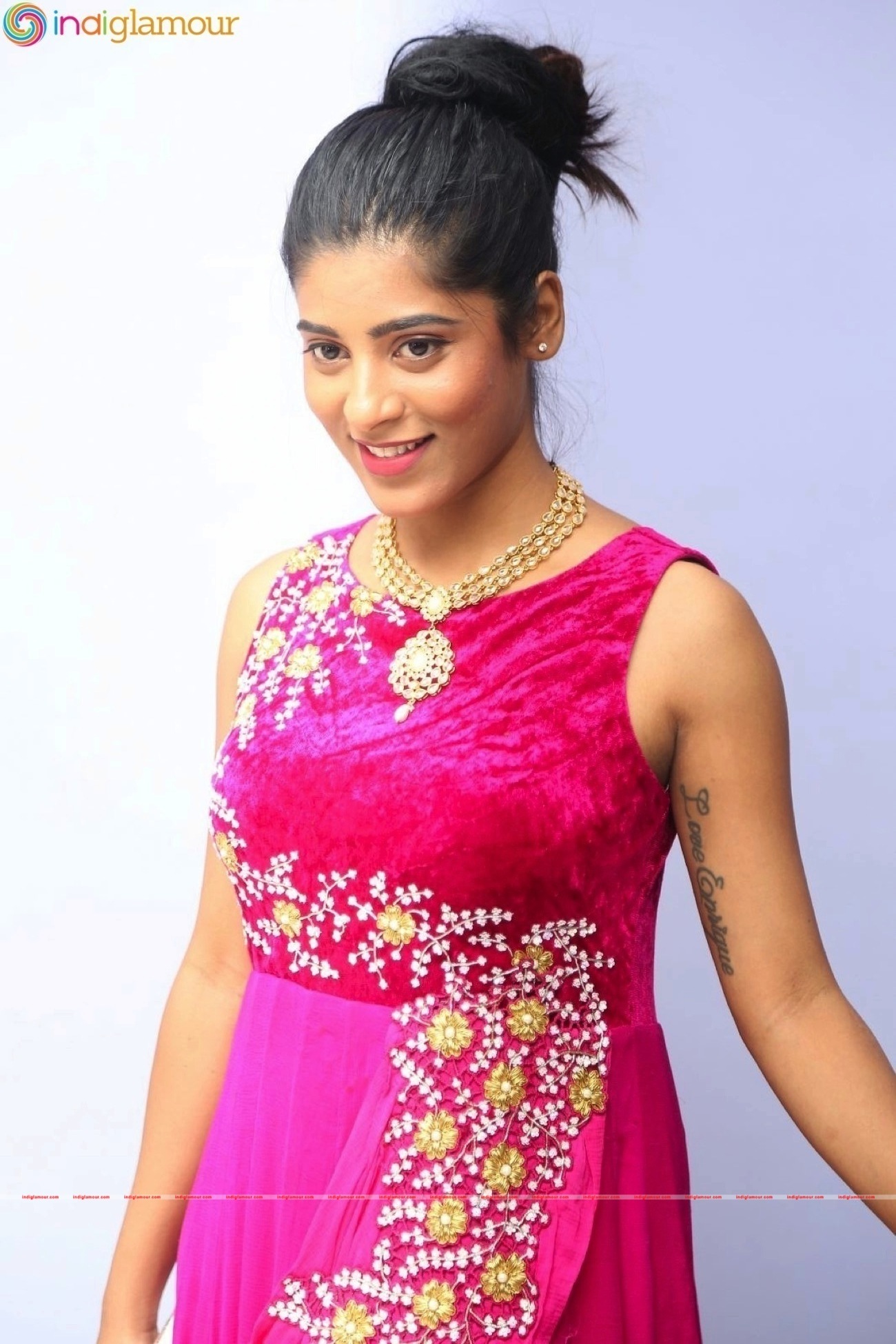 Gayathri Actress hd photo