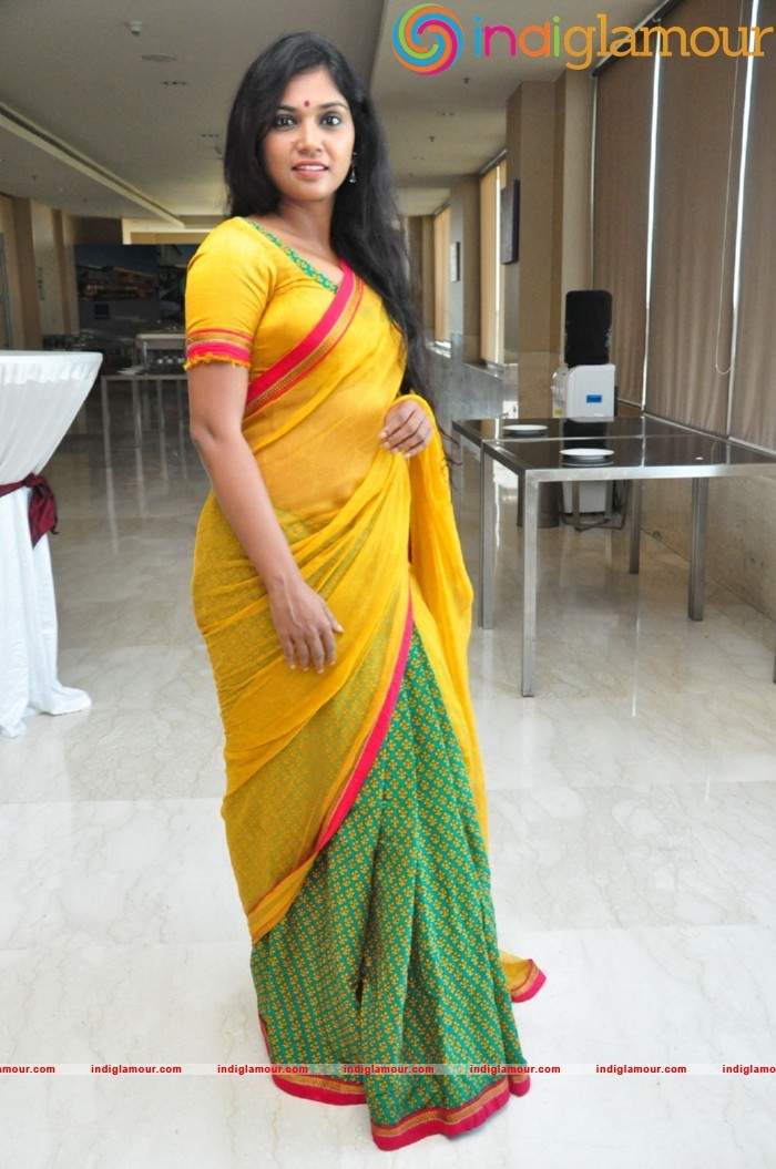 Usha Jadhav Actress hd photo