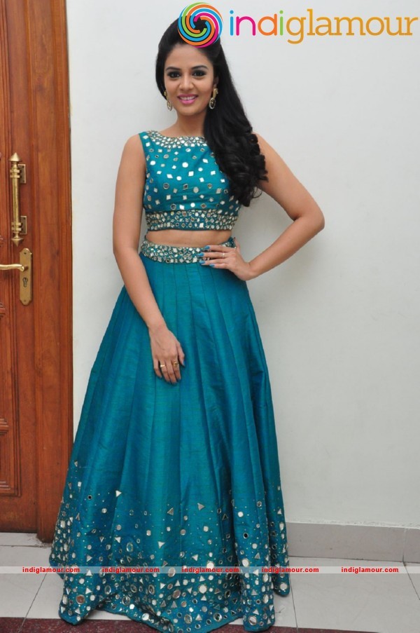 Sree Mukhi Actress hd photo