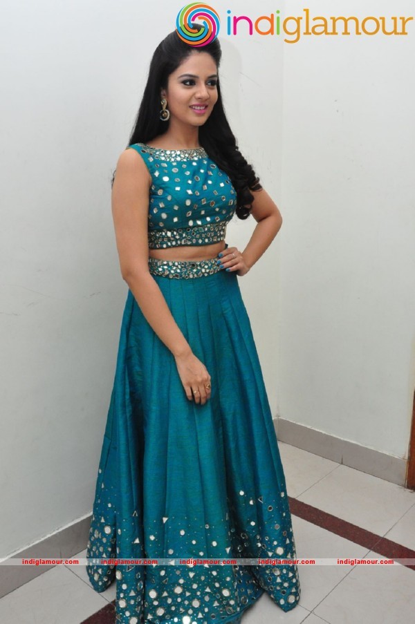 Sree Mukhi Actress hd photo