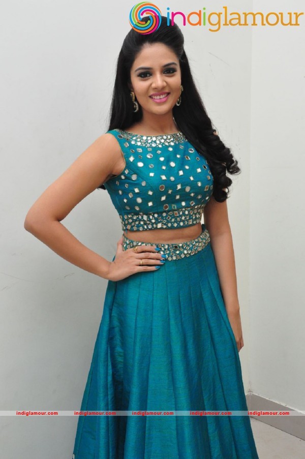 Sree Mukhi Actress hd photo