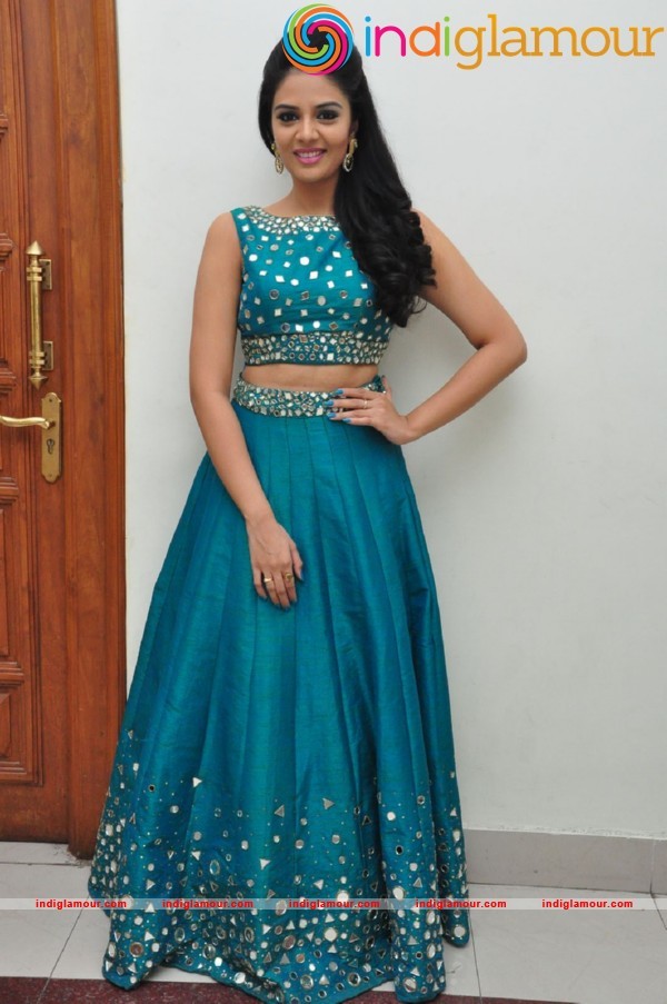 Sree Mukhi Actress hd photo