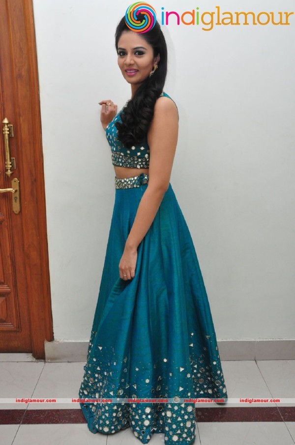 Sree Mukhi Actress hd photo