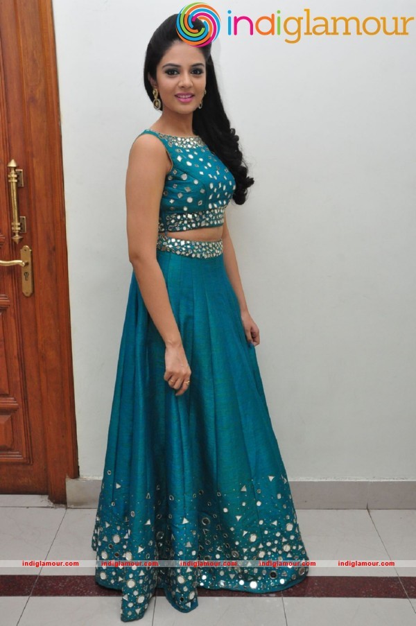 Sree Mukhi Actress hd photo