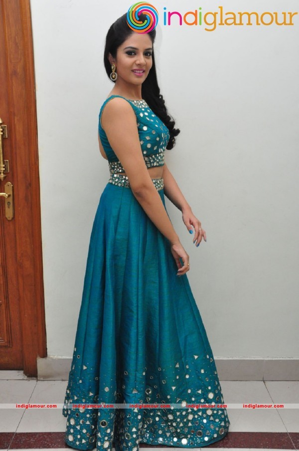 Sree Mukhi Actress hd photo