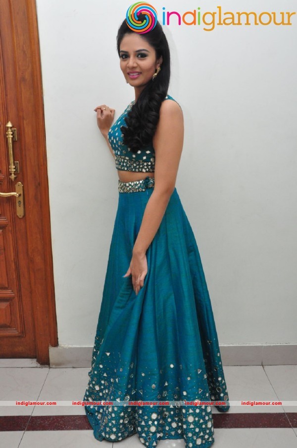 Sree Mukhi Actress hd photo
