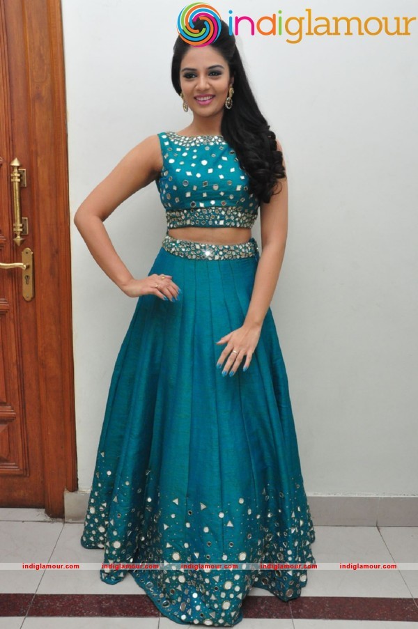 Sree Mukhi Actress hd photo