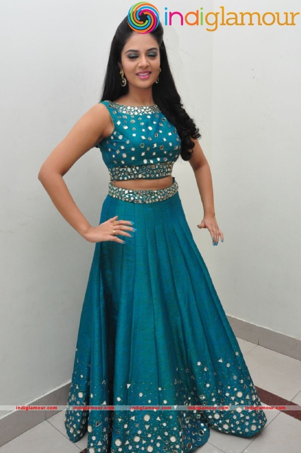Sree Mukhi Actress hd photo