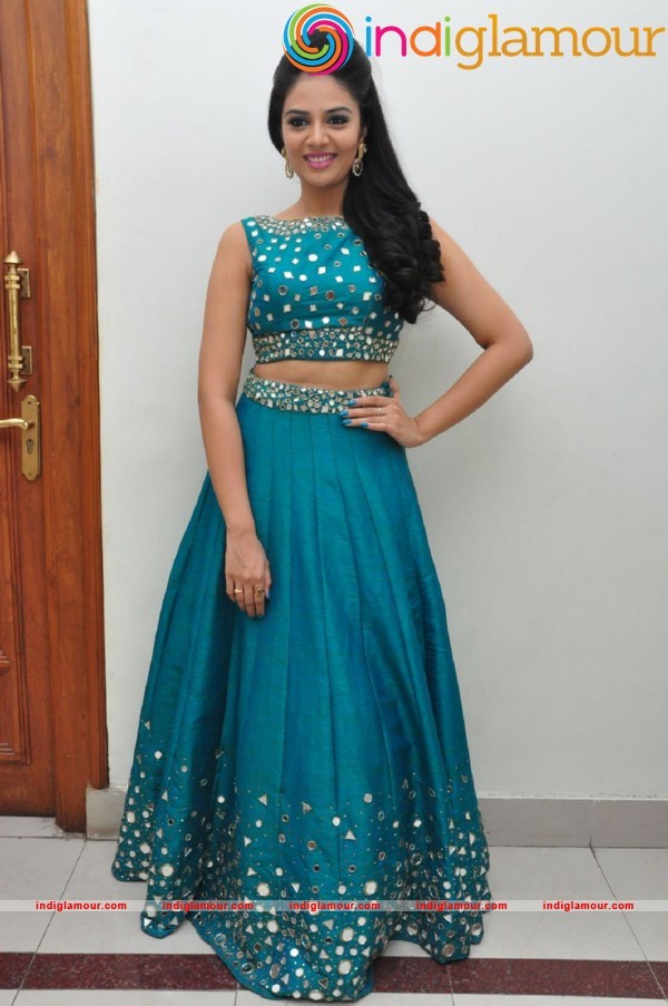 Sree Mukhi Actress hd photo