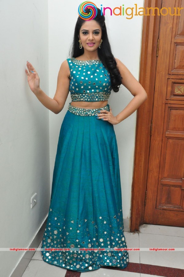 Sree Mukhi Actress hd photo